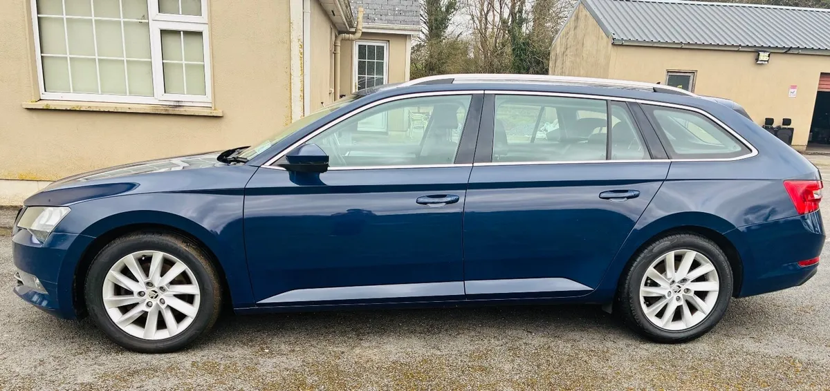 Skoda Superb 2017 - Image 2