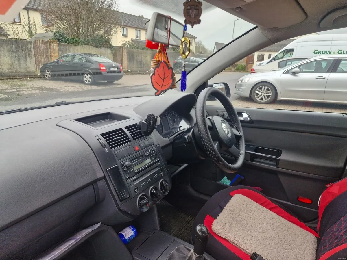 Volkswagen Polo 2004 - Image 2