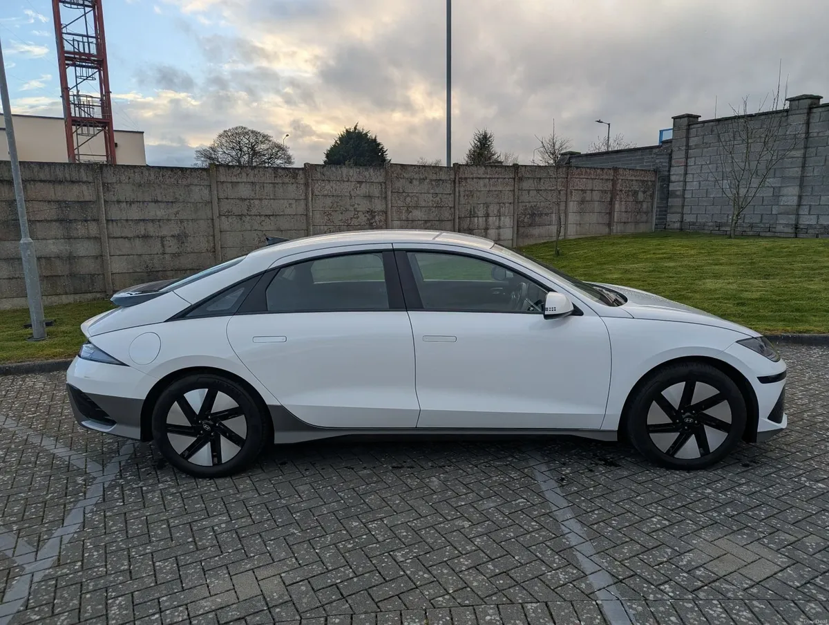 2023 Hyundai Ioniq 6 Signature - Image 3