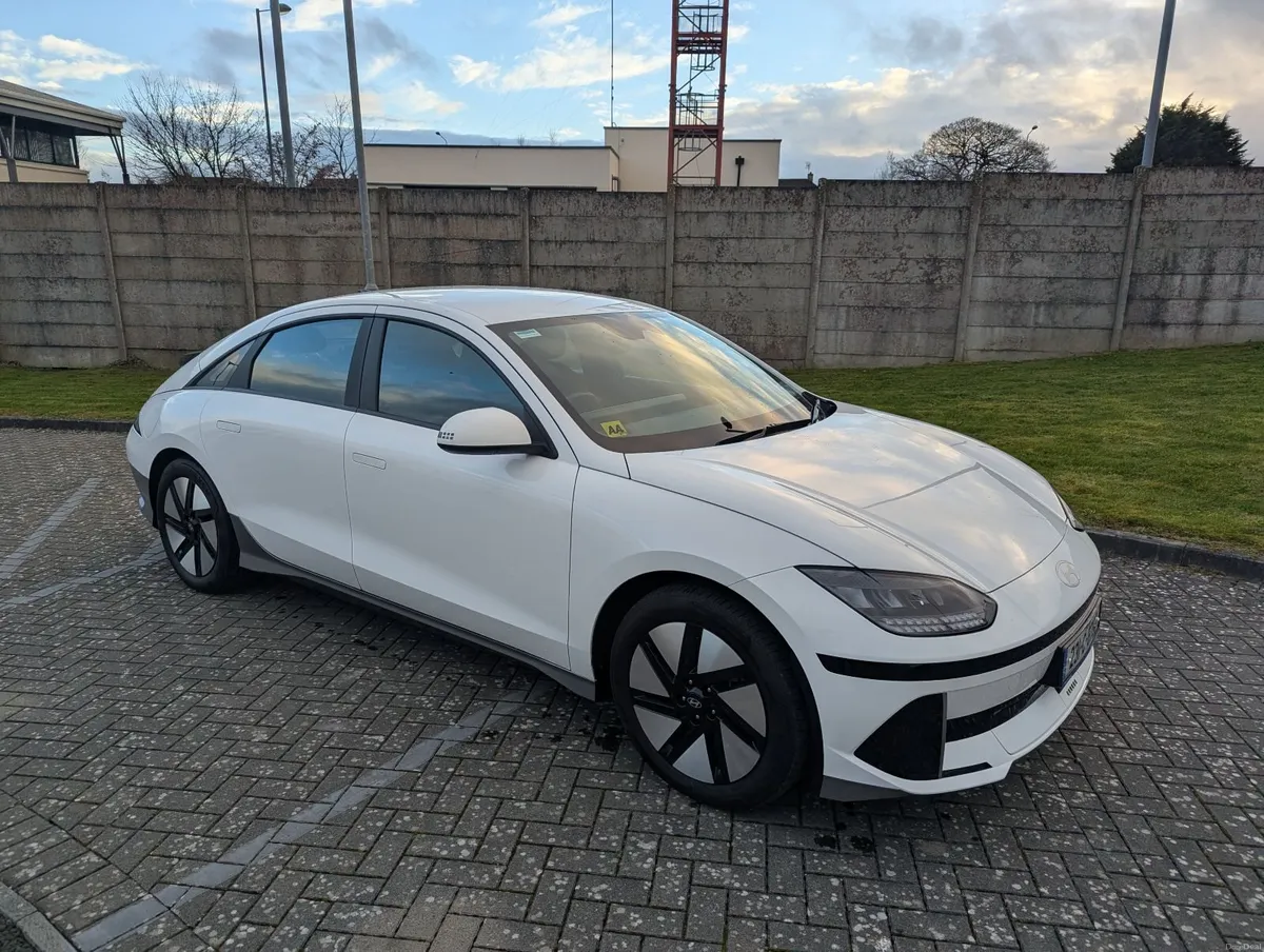 2023 Hyundai Ioniq 6 Signature - Image 4
