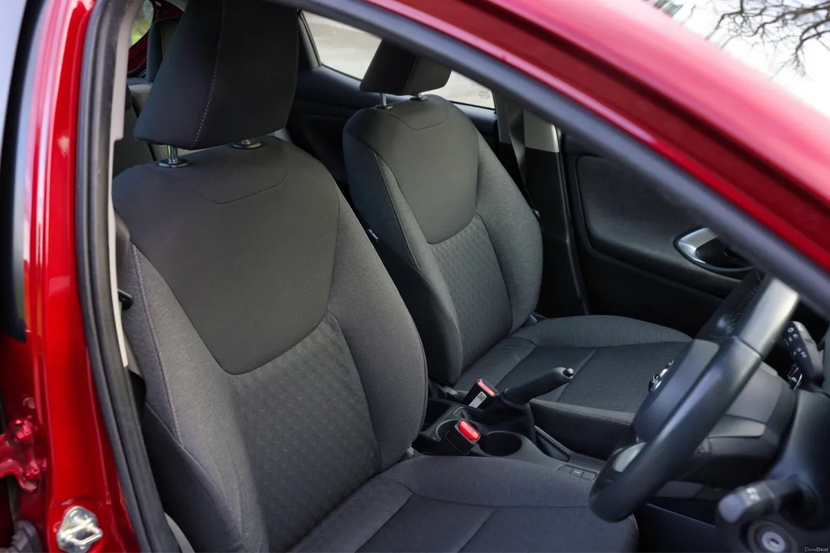 211 Toyota Yaris Luna 1.0 – Low Miles - Manual - Image 4