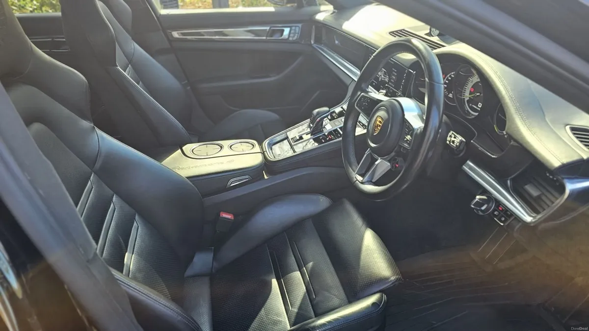 Porsche Panamera 4 E-Hybrid Sport Turismo - Image 2