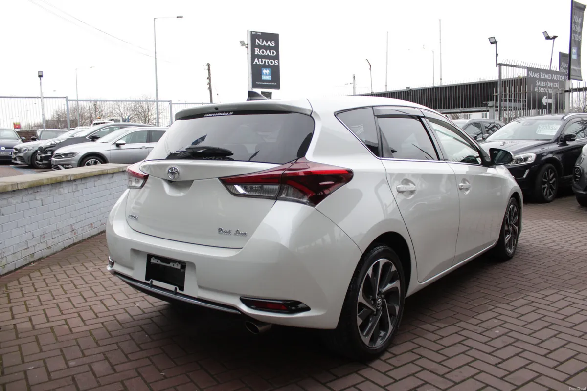 TOYOTA AURIS 1.8 HYBRID 5DR HATCHBACK AUTO - Image 4