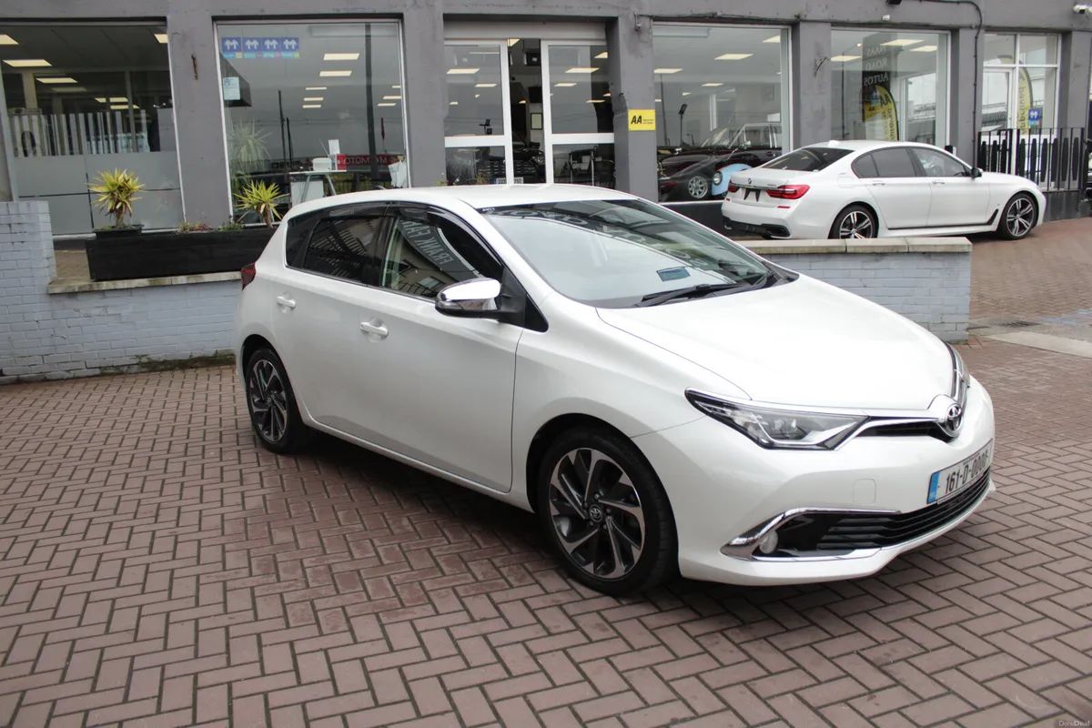 TOYOTA AURIS 1.8 HYBRID 5DR HATCHBACK AUTO - Image 1