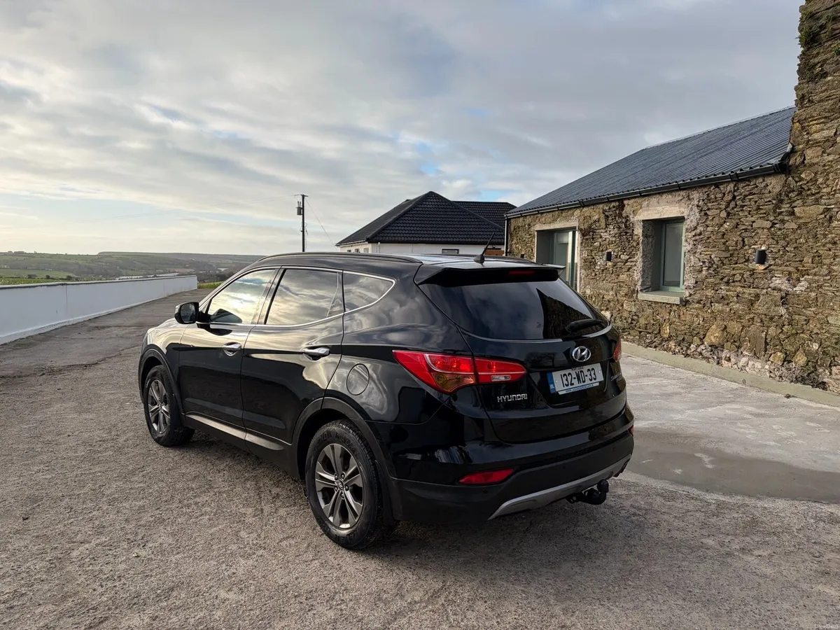 2013 Hyundai Santa Fe 4wd 7 seater - Image 3