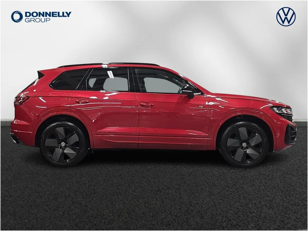 Volkswagen Touareg Diesel Estate Black Edition - Image 4