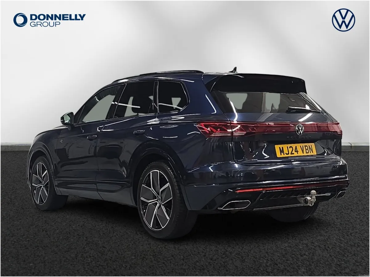 Volkswagen Touareg Diesel Estate Black Edition - Image 3