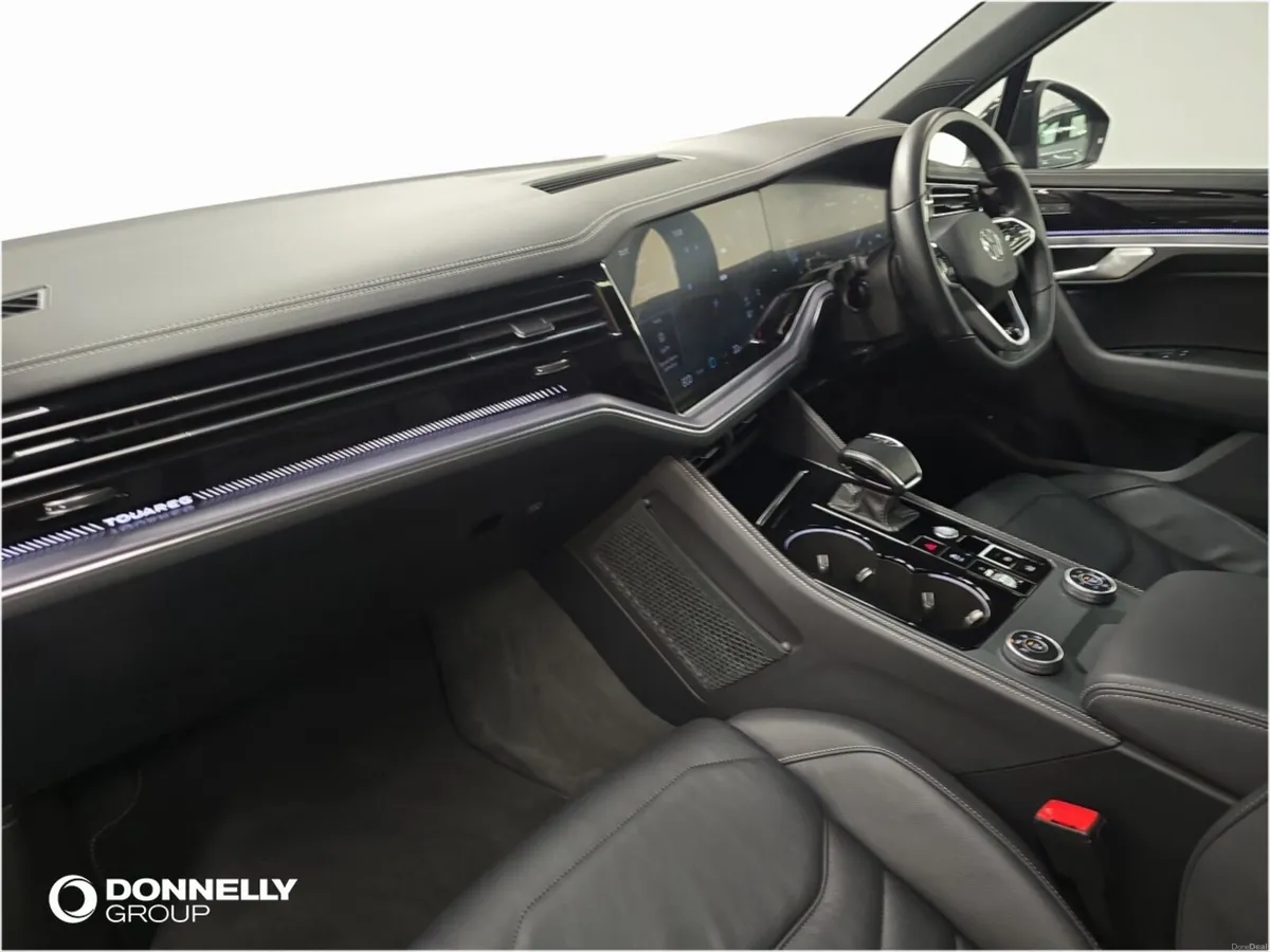 Volkswagen Touareg Diesel Estate Black Edition - Image 2