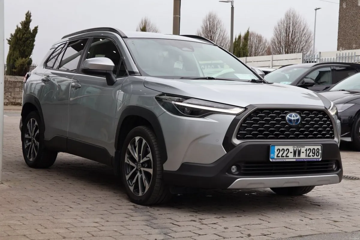 Toyota Corolla LUNA Cross Hybrid - Image 3