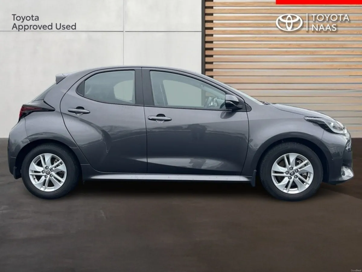 Toyota Yaris YARIS 1.5 HYBRID LUNA - Image 3