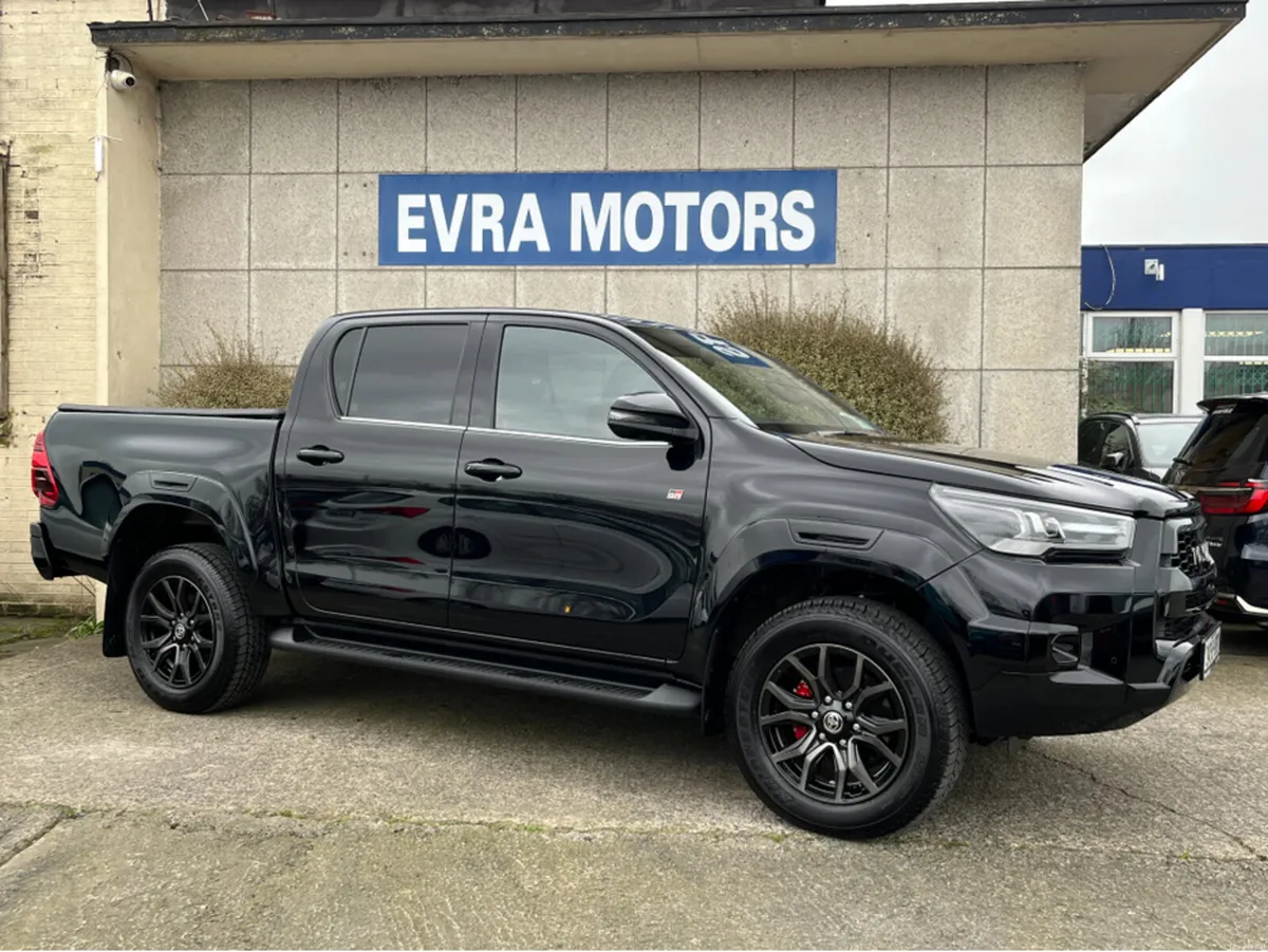 Toyota Hilux GR SPORT AUTOMATIC 2.4 DIESEL //LOW M - Image 3