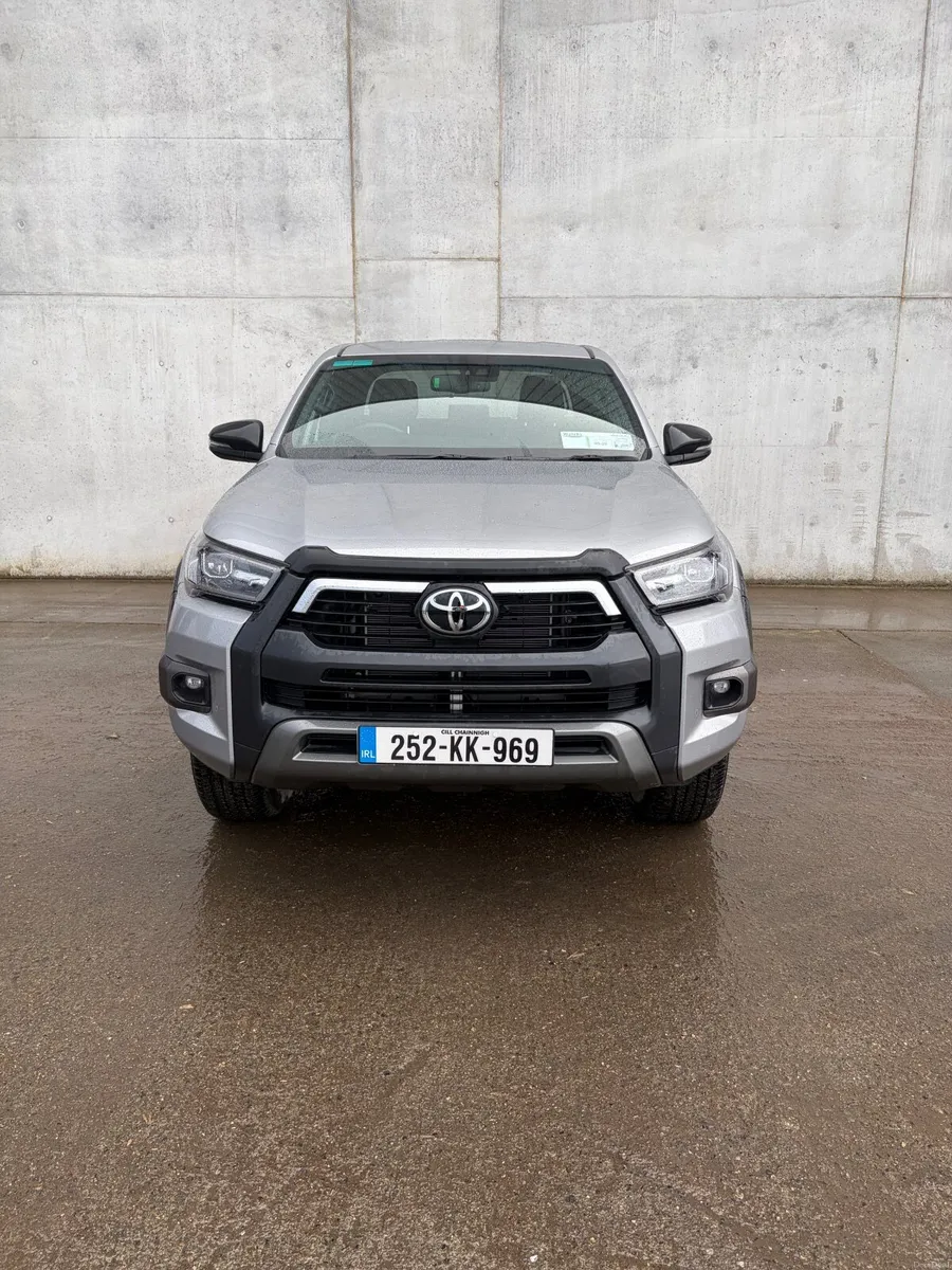 2025 TOYOTA HILUX INVINCIBLE - Image 4