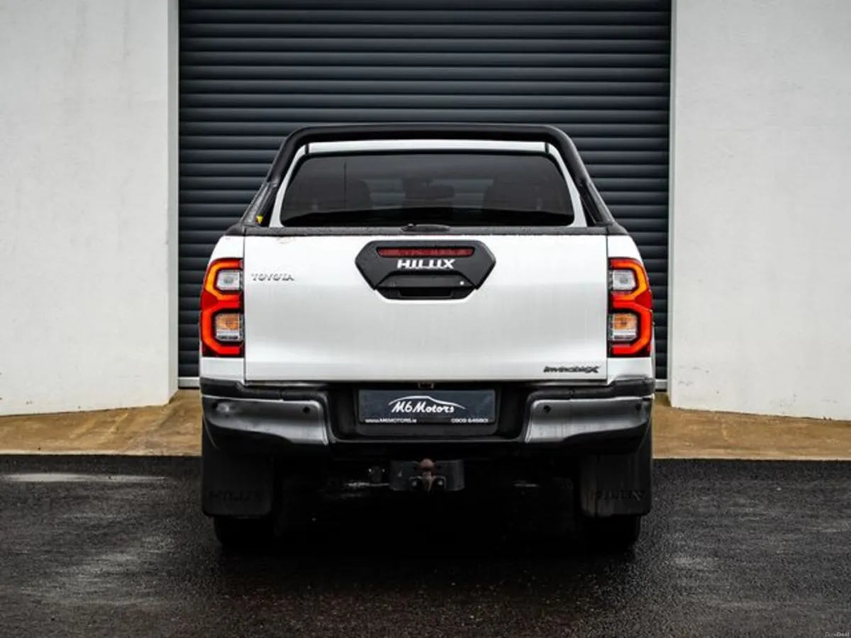 Toyota Hilux INVINCIBLE X 4WD D-4D DCB - Image 4