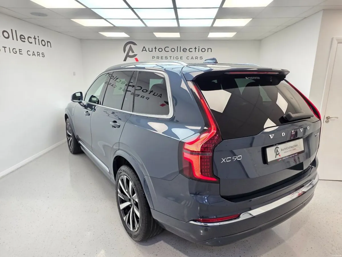 Volvo XC90 **CORE**T8 RECHARGE PHEV** - Image 4
