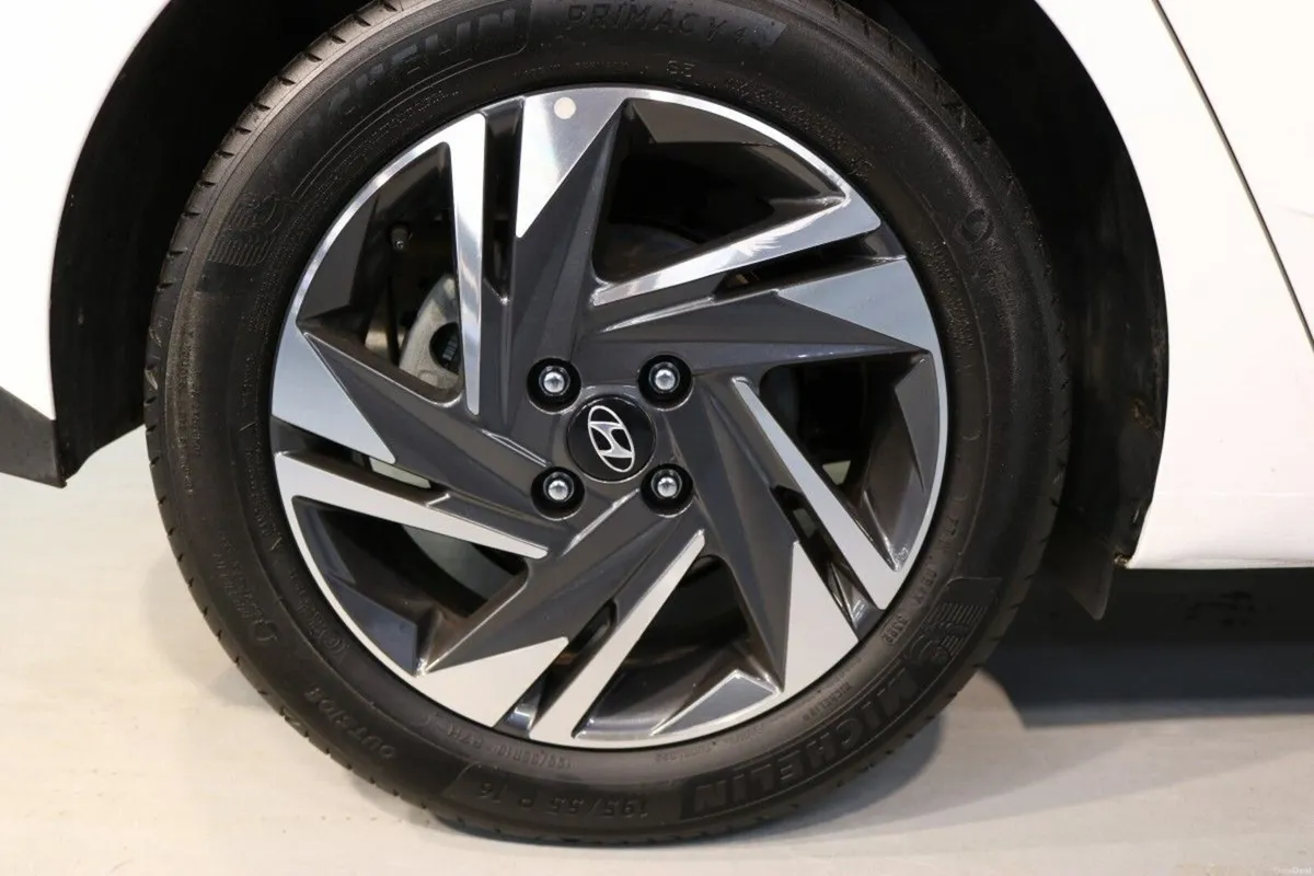 Hyundai i20 Automatic Deluxe Plus 1.0L Petrol - Te - Image 5