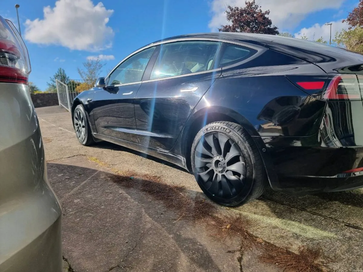 Tesla Model 3 Long Range AWD - Image 2