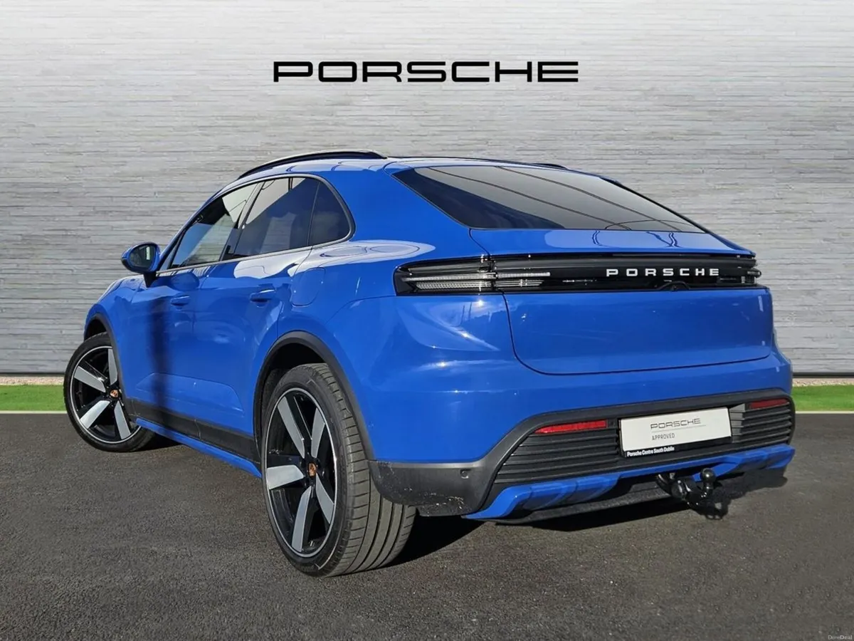 Porsche Macan 4 - Image 2