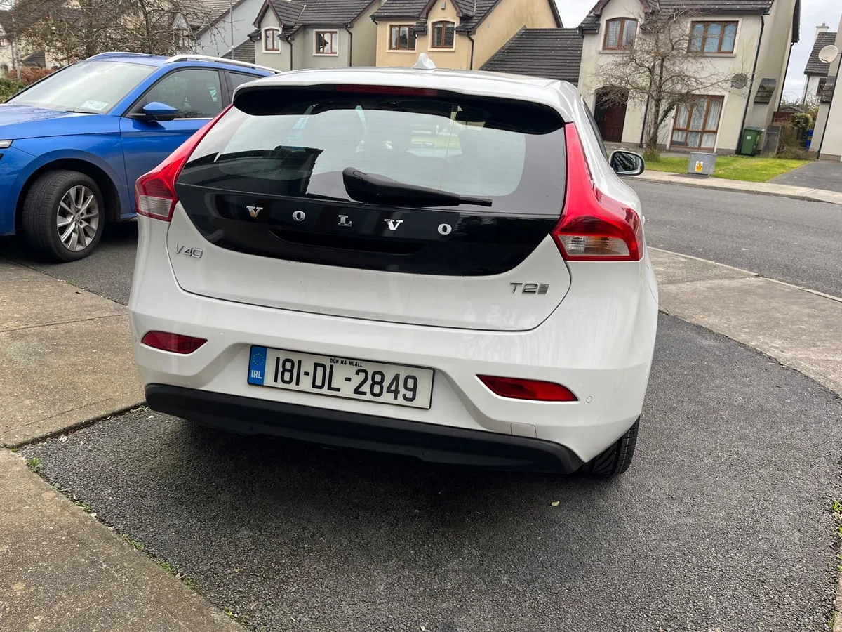 Volvo V40 T2 Inscription - Image 4