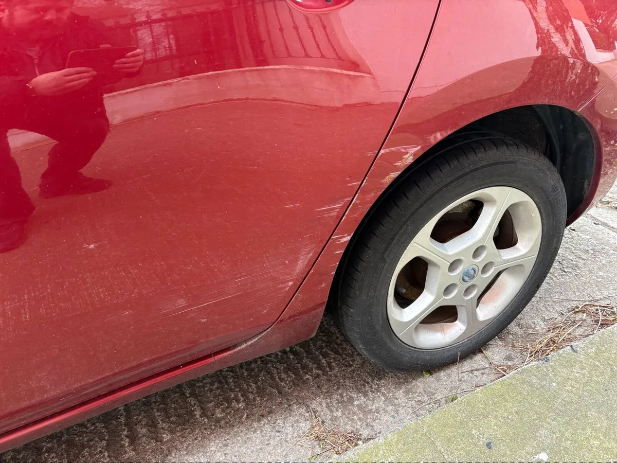 Nissan Leaf 2011 read the ad - Image 3