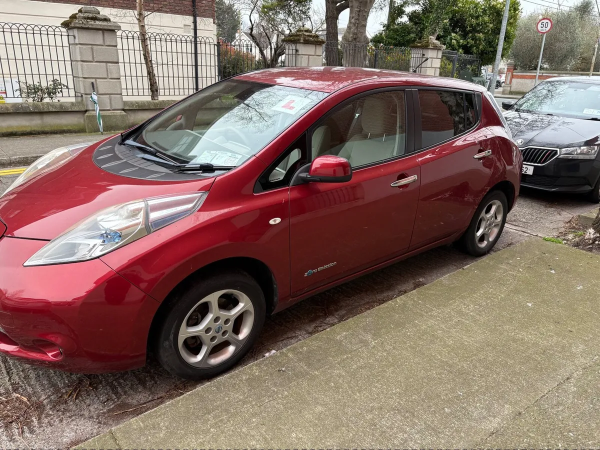 Nissan Leaf 2011 read the ad - Image 4