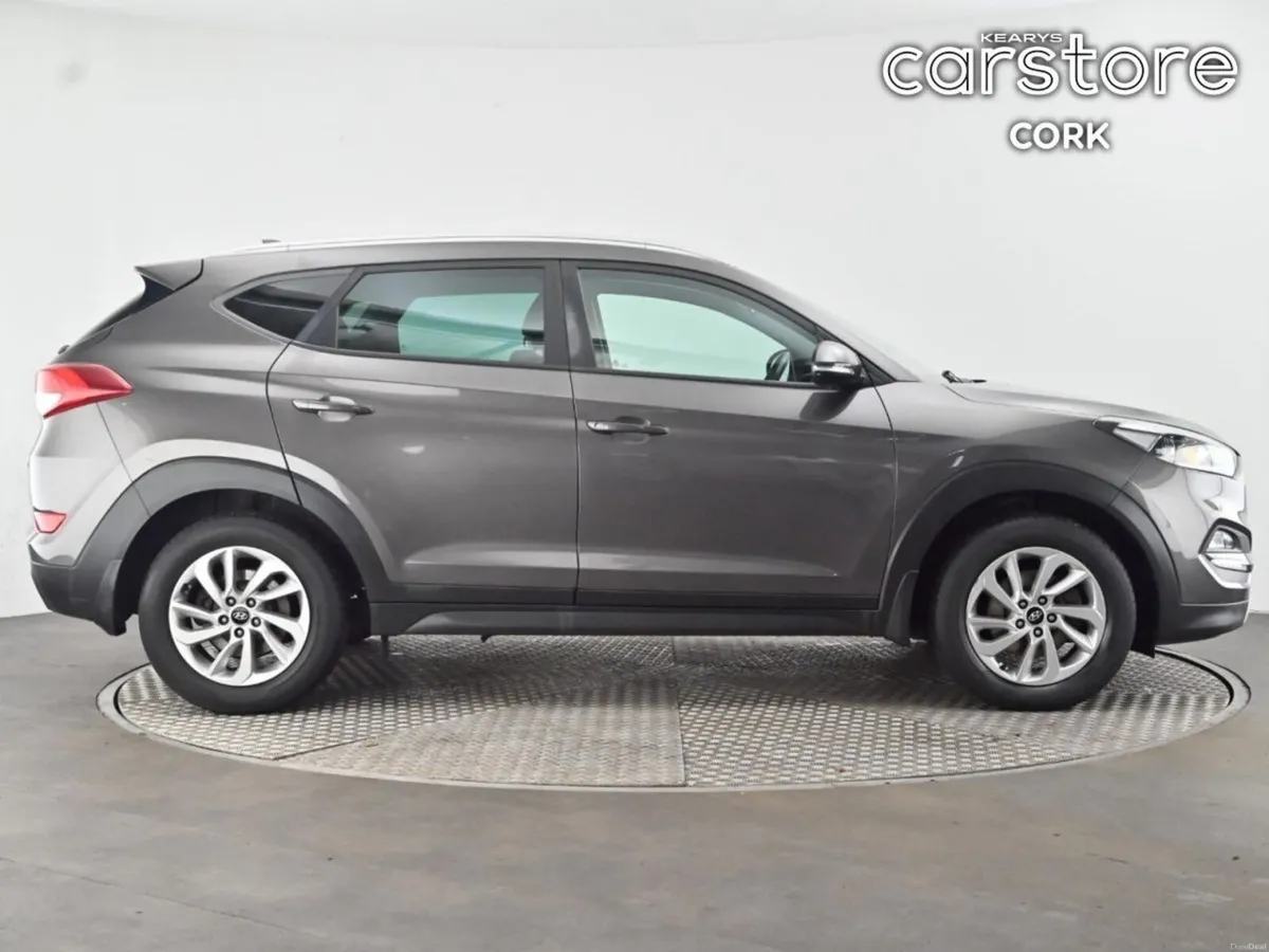 Hyundai Tucson 1.7 D Executive 2WD DCT - Image 2