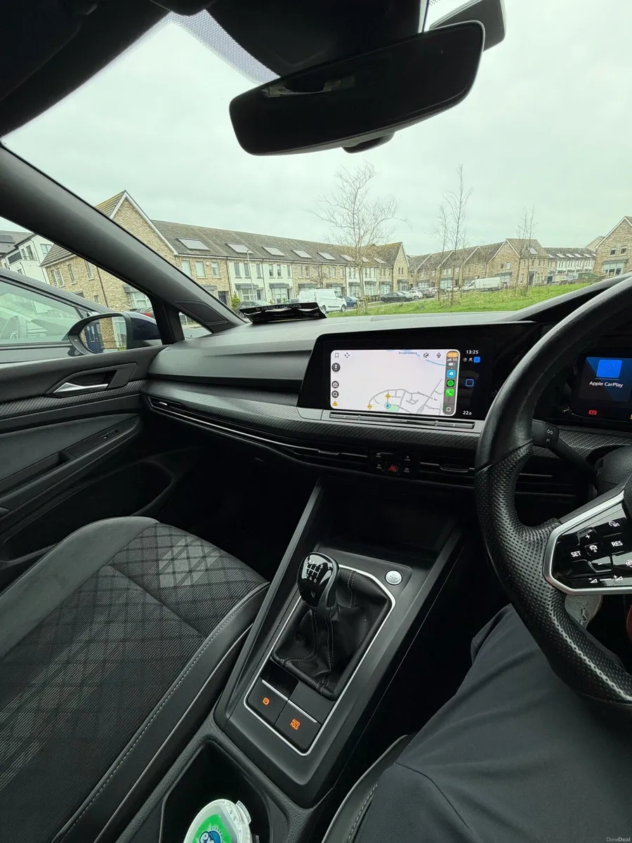 VOLKSWAGEN GOLF R-LINE 150BPH 2.0L DIESEL - Image 4