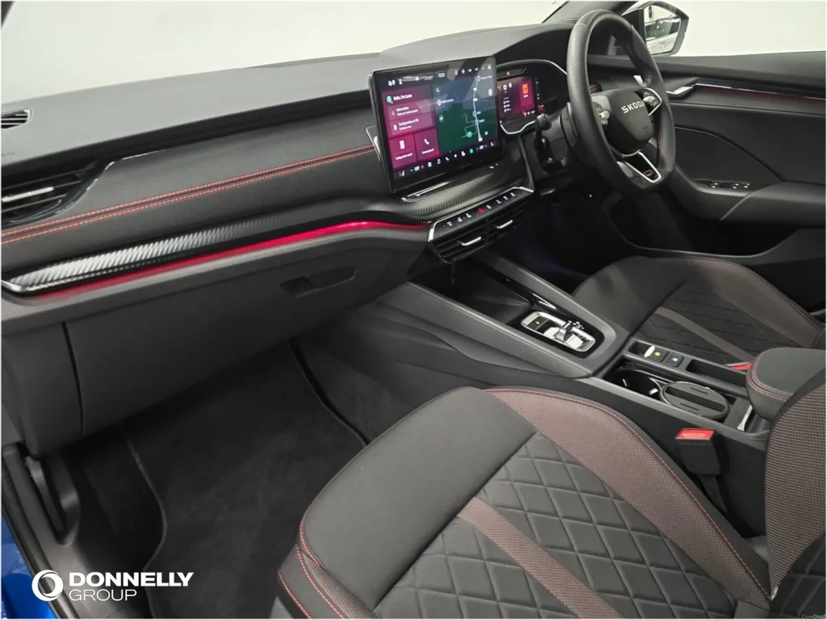 Skoda OCTAVIA Hatchback vRS - Image 2