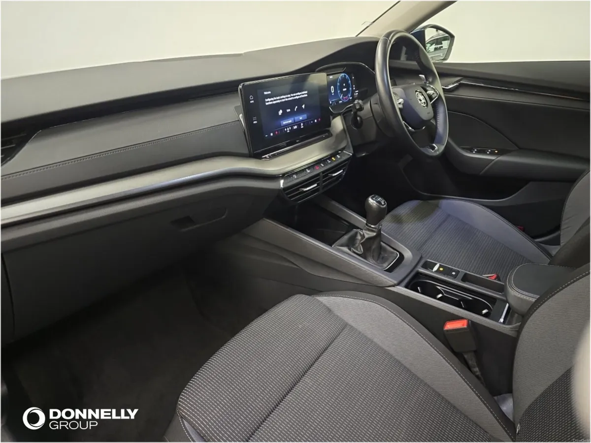 Skoda OCTAVIA Diesel Hatchback SE Technology - Image 2