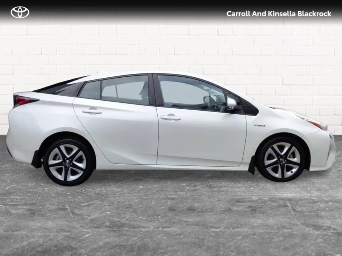 Toyota Prius Hybrid Luxury - Image 3