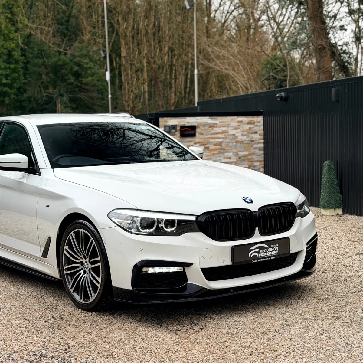 2017 (172) BMW 520D MSPORT X-DRIVE (4WD) - Image 2