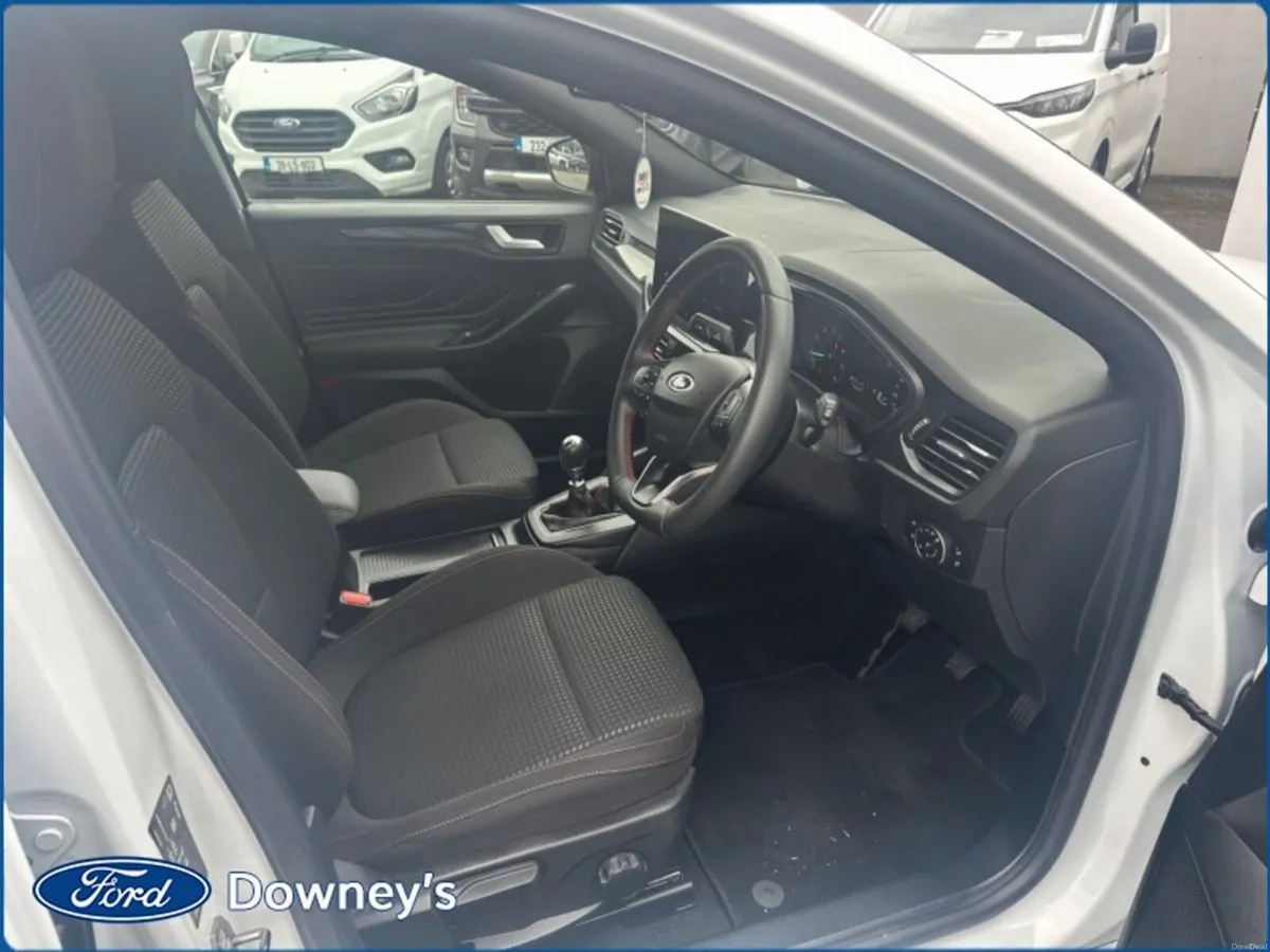 Ford Focus 1.0  ECO PETROL ST-Line - Image 2