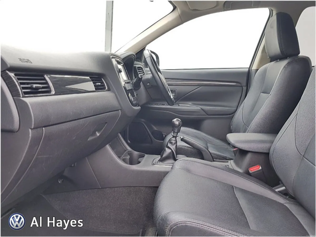 Mitsubishi Outlander 2.2 DI-D 150PS 6MT 4WD 7-Seat - Image 3