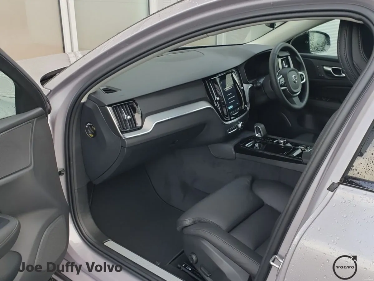 Volvo V60 T6 Plus PHEV - Image 6