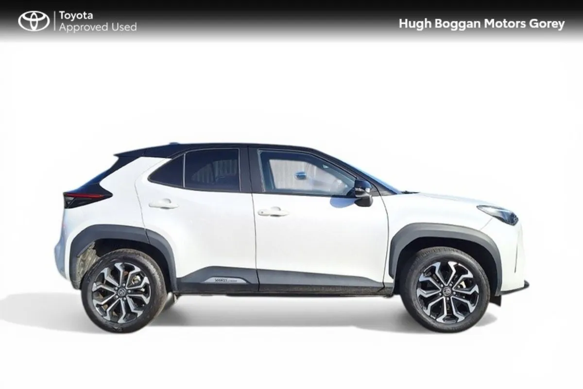 Toyota Yaris Cross CROSS LUNA SPORT 4DR AUTO - Image 3