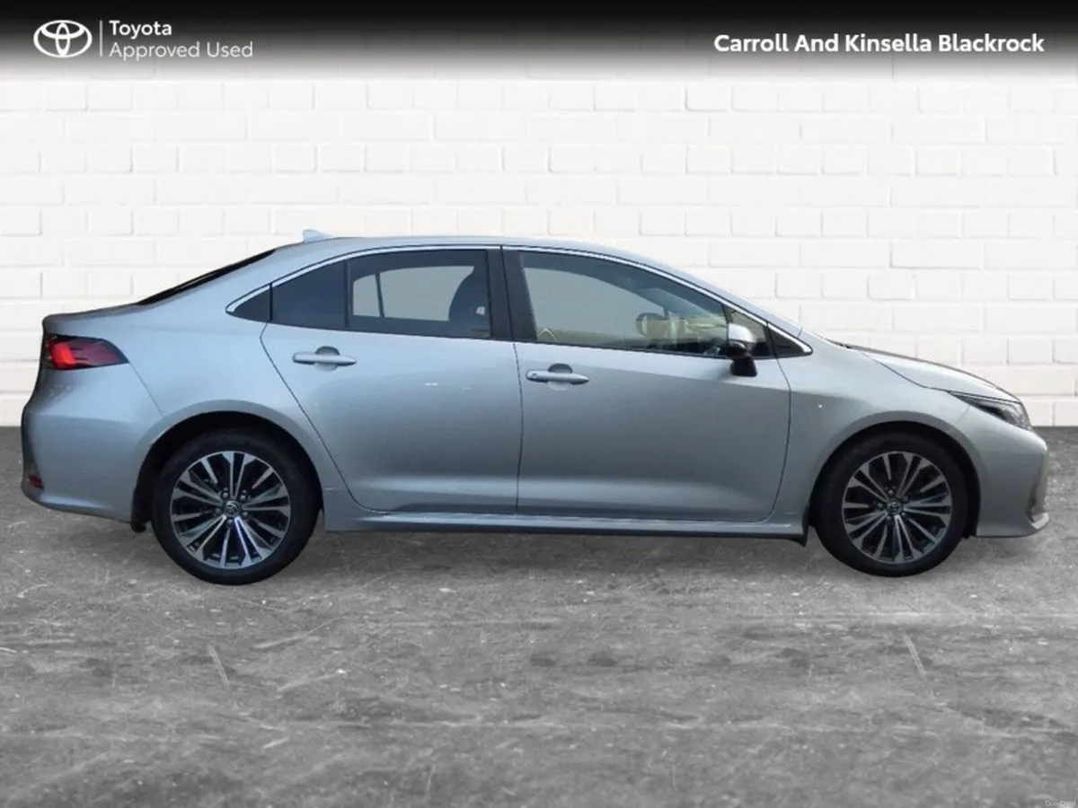 Toyota Corolla Hybrid Luna Sport Saloon - Image 3