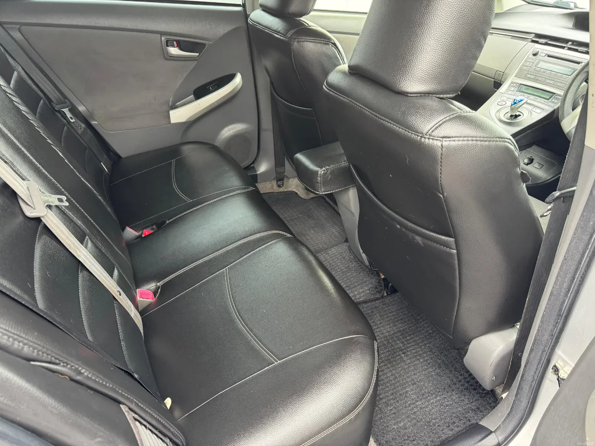 Toyota Prius 1.8 HYBRID 2013 // LOW KMS - Image 6