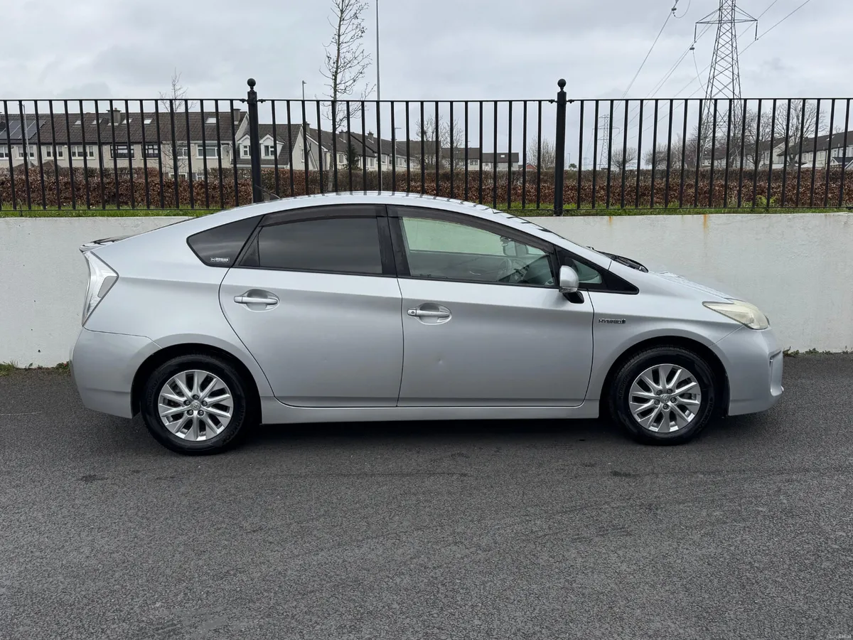 Toyota Prius 1.8 HYBRID 2013 // LOW KMS - Image 5