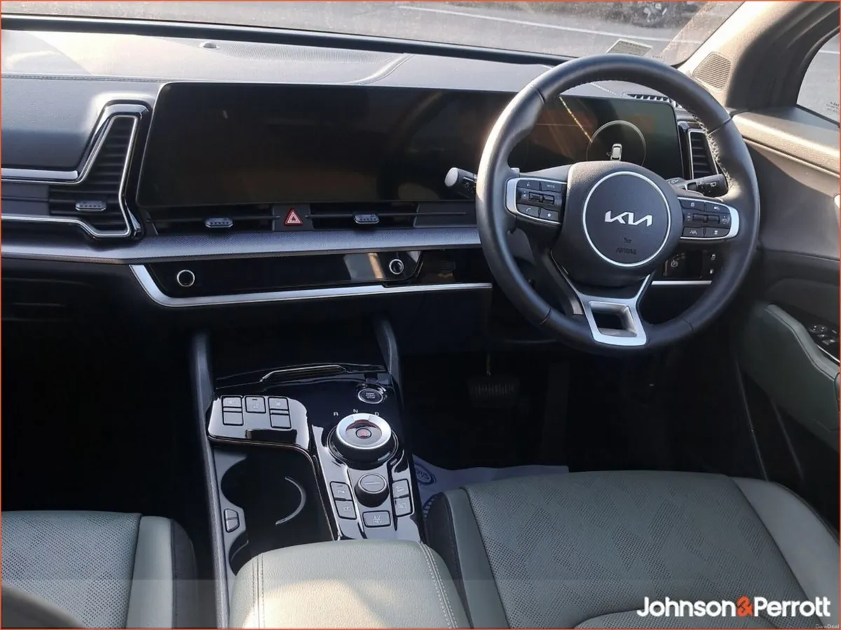 Kia Sportage Anniversary Edition Plug-in Hybrid - Image 4