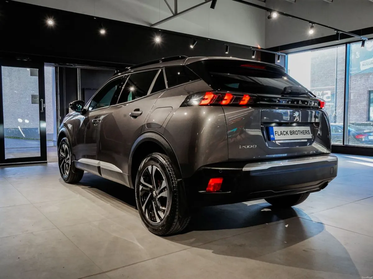 2023 Peugeot 2008 Allure 1.2 100bhp Manual - Image 5