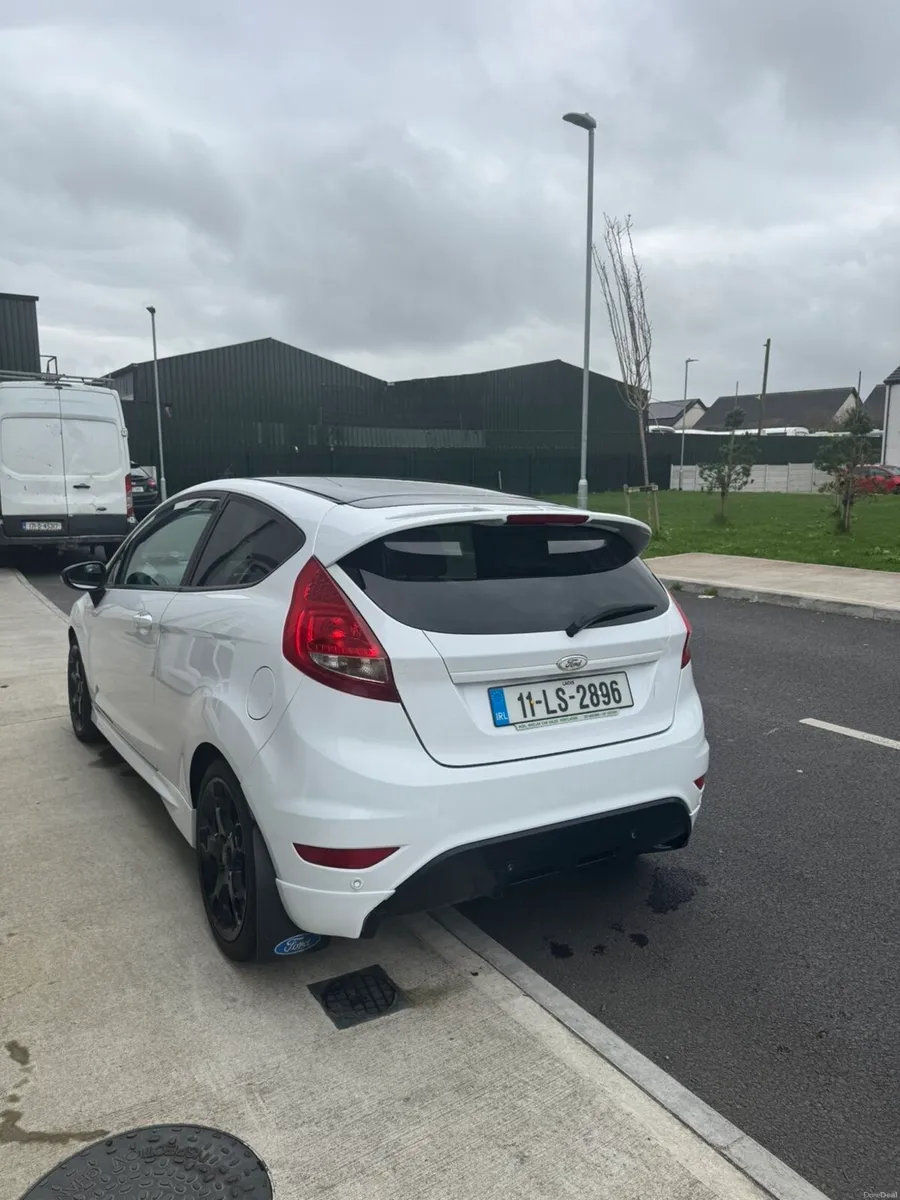 Ford Fiesta Zetec S - Image 2