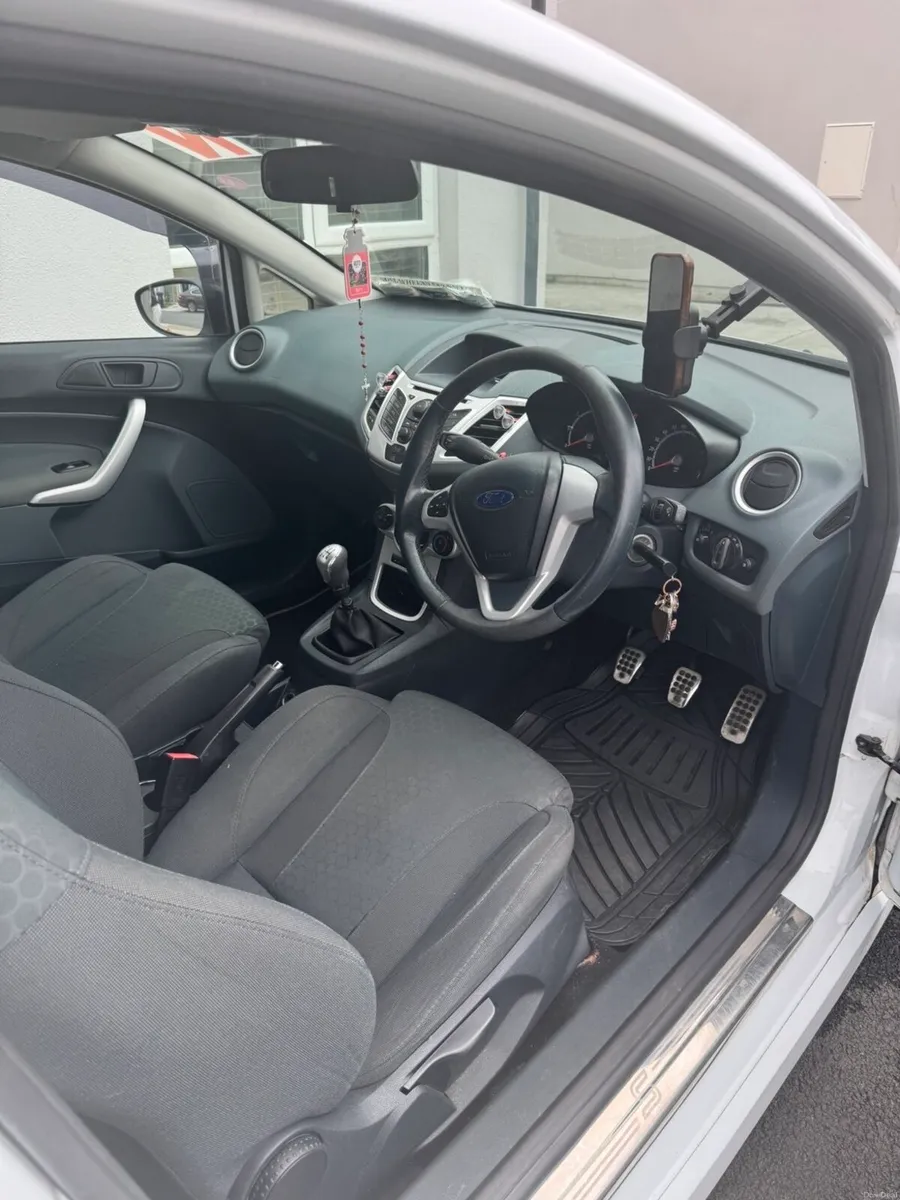 Ford Fiesta Zetec S - Image 4