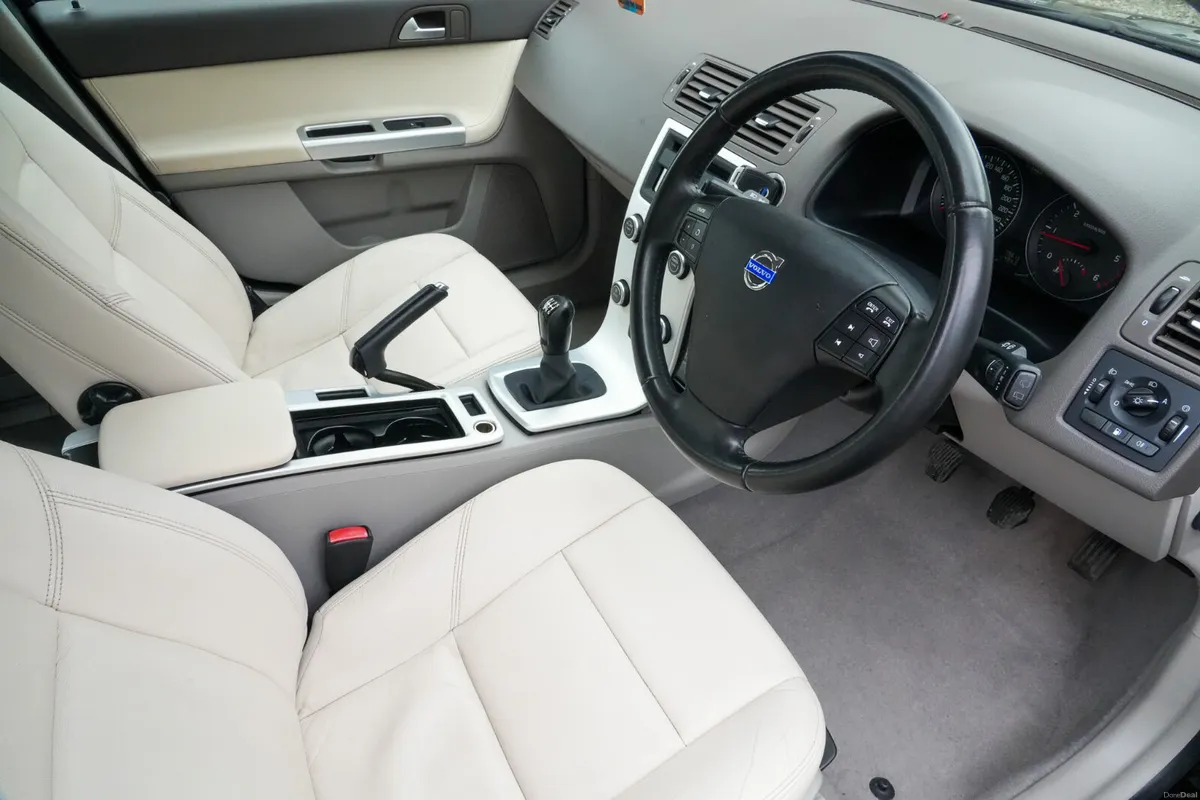 2012 Volvo V50 Diesel Manual 1.6 - 1 Owner - Image 2