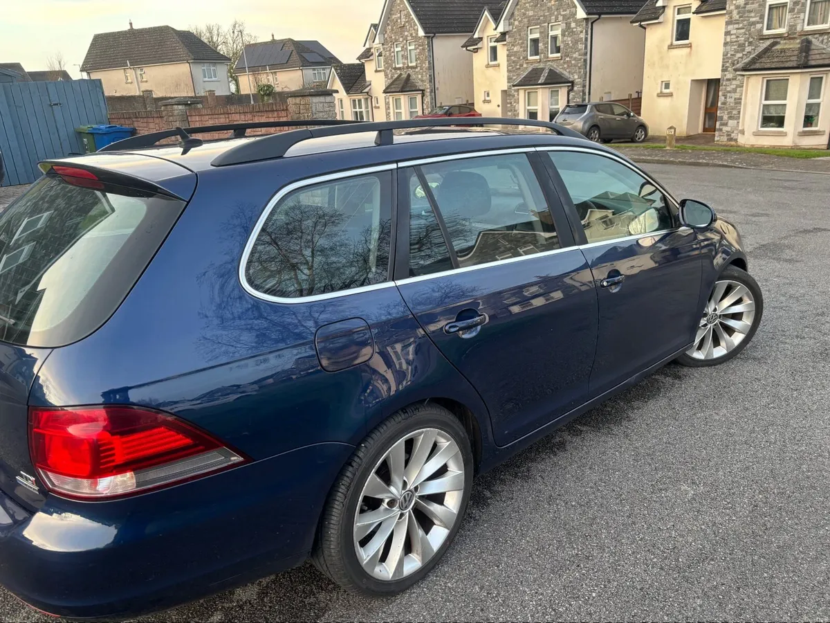 132 Volkswagen Golf 1.6 TDI 105 bhp estate high sp - Image 4