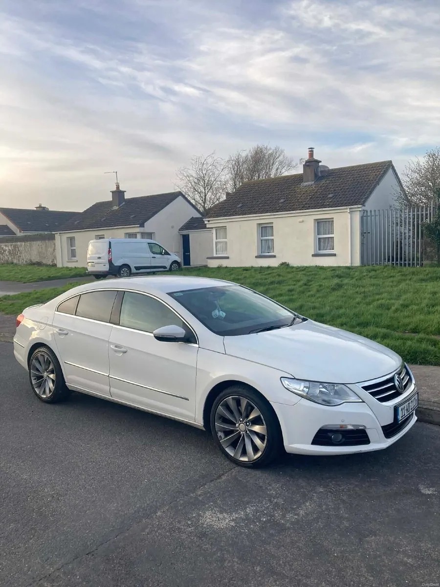 Volkswagen Passat 2011 - Image 1