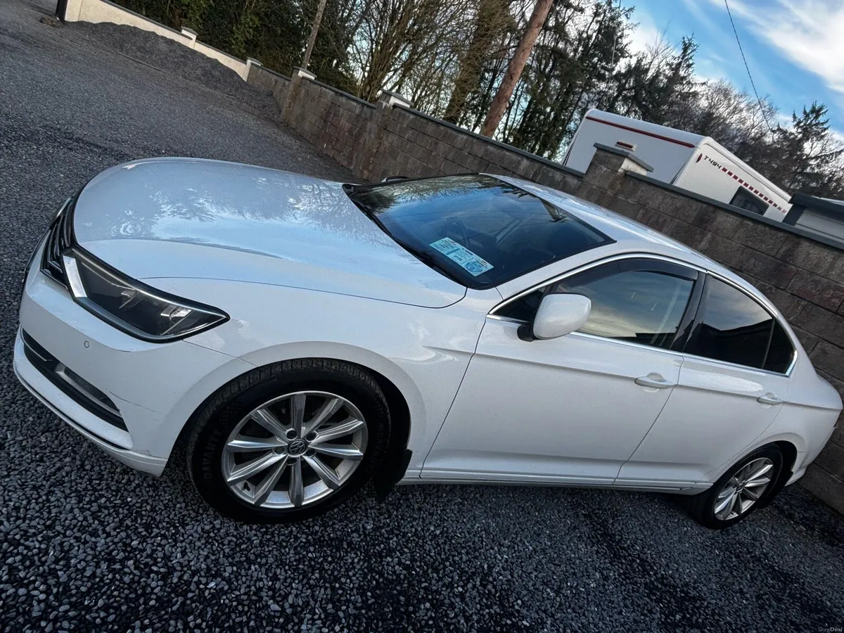2015 Volkswagen Passat 2.0 TDI Highline BlueMotion - Image 2