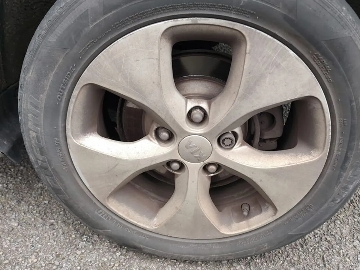 2015 Kia Carens - Image 3