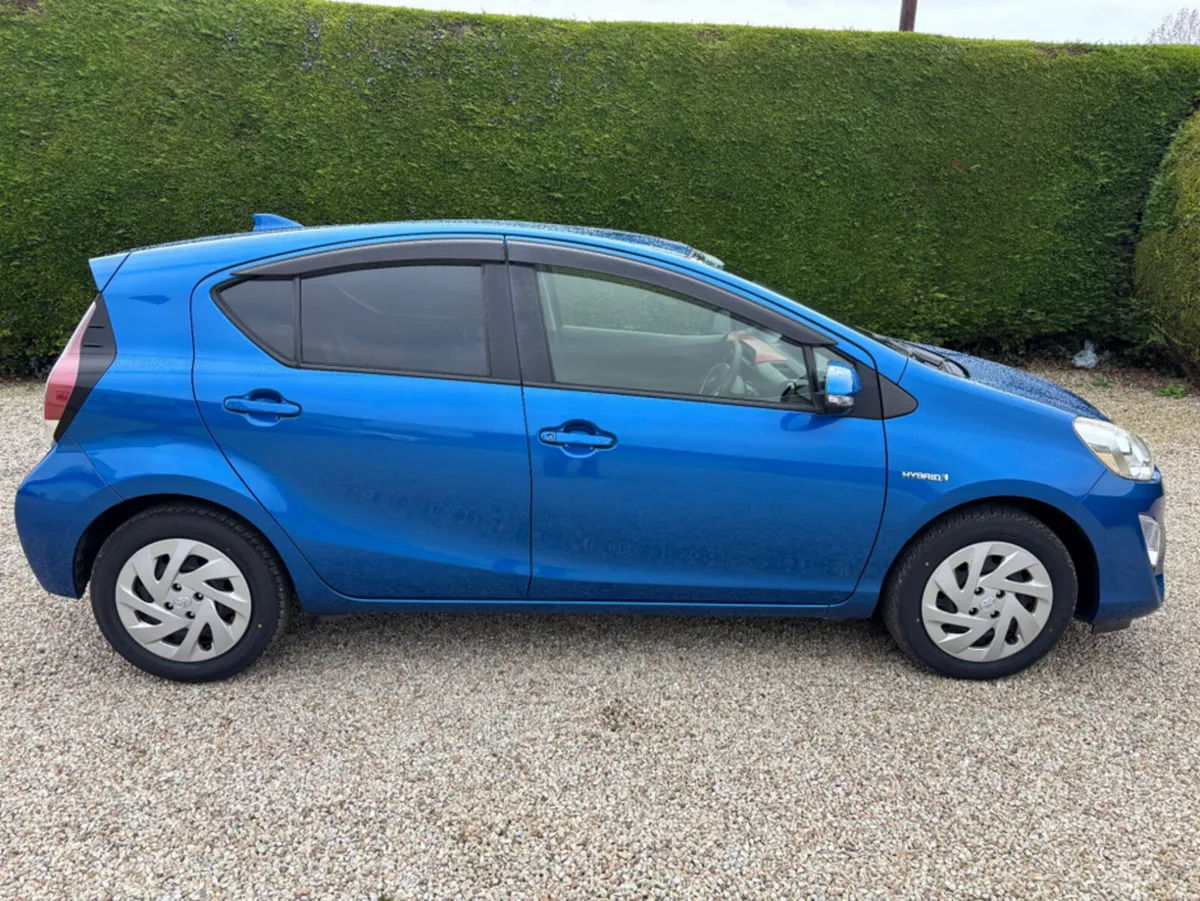 Toyota Aqua NHP10 162D41027 - Image 2