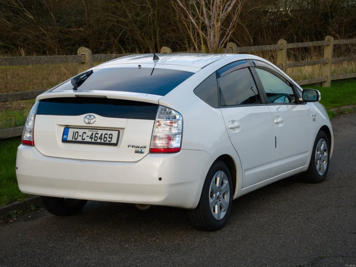 Toyota Prius 2010 Auto Hybrid - Image 1