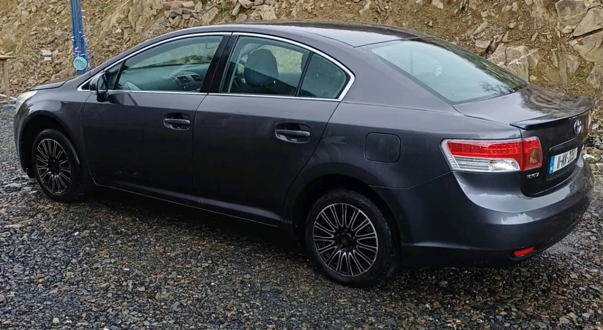 2011 TOYOTA AVENSIS - Image 2