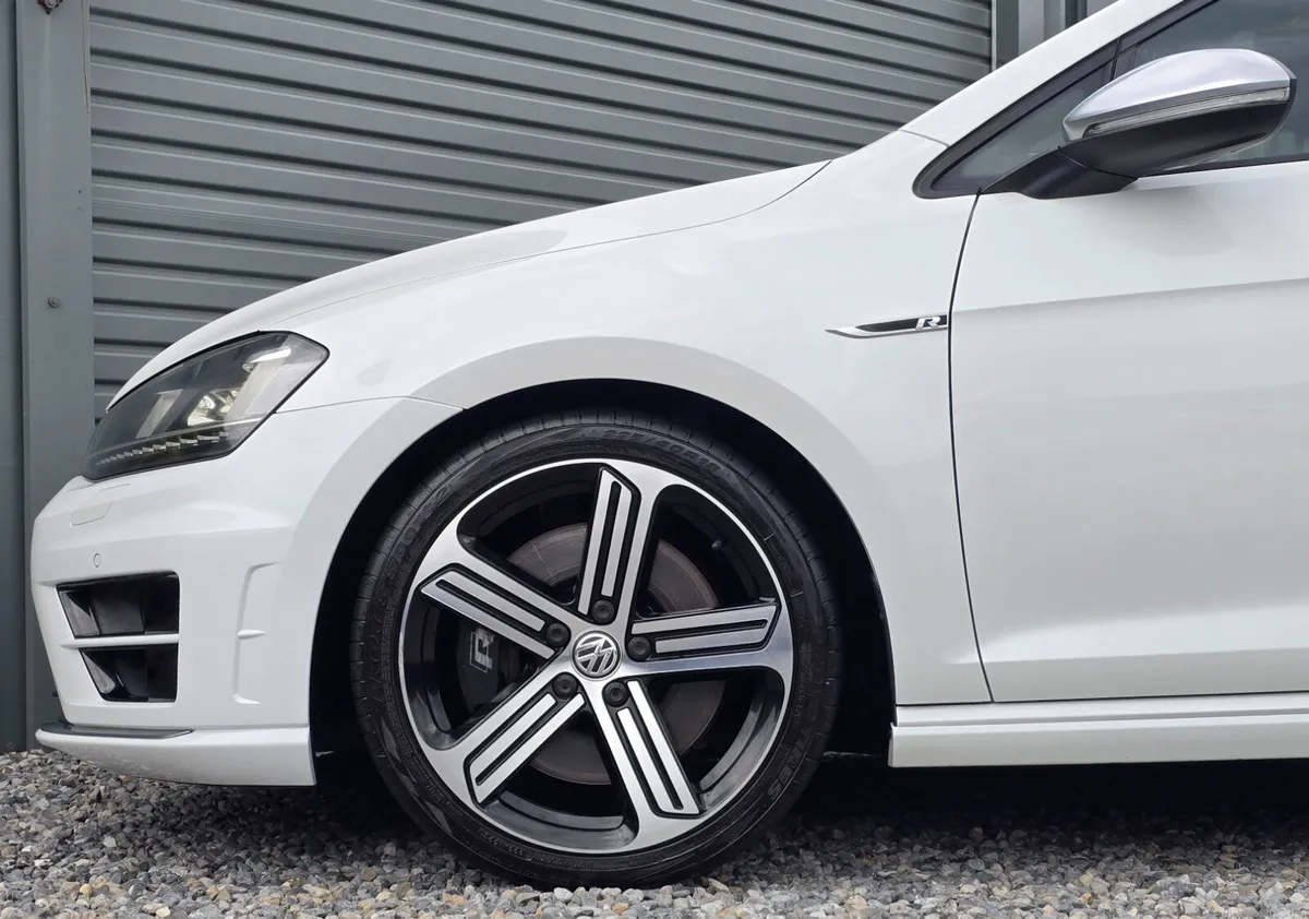 2015 VOLKSWAGEN GOLF R WAGON 4-MOTION - Image 4